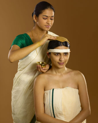 Duen healer is providing a Shiro Pichu – Head Pain Ayurvedic Treatment At Dune Healing Center